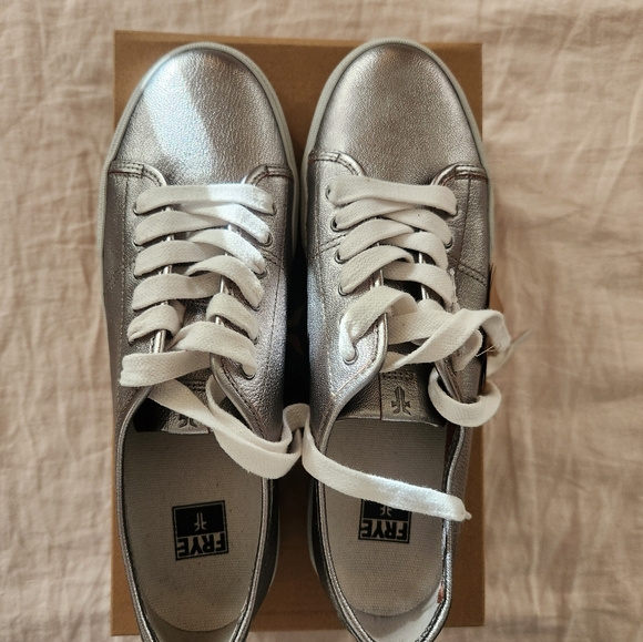Frye Metallic Leather Silver Women's Sneakers, Size 9 - Picture 3 of 5